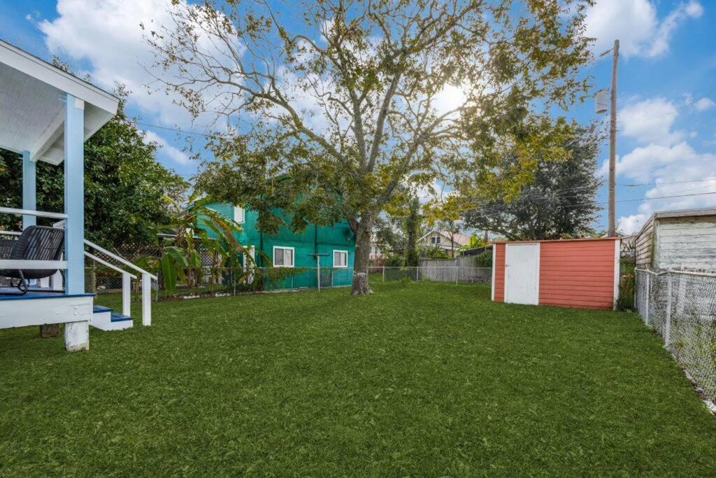 Cozy Sea Breeze Bungalow - 2 Mins To The Beach Galveston Esterno foto