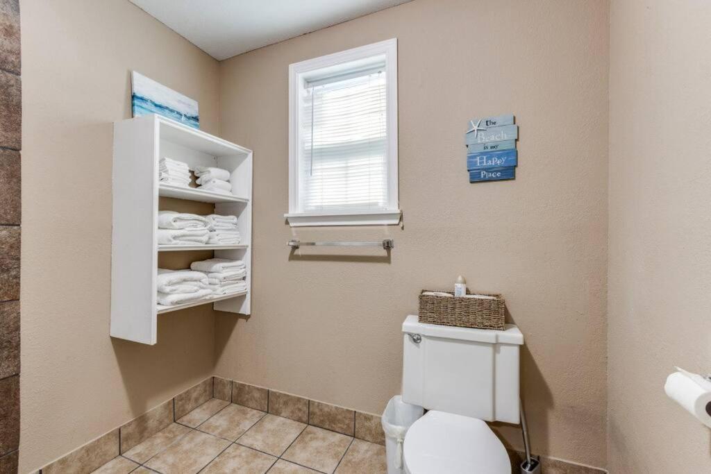 Cozy Sea Breeze Bungalow - 2 Mins To The Beach Galveston Esterno foto